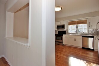 14 Dora St in Stamford, CT - Building Photo - Building Photo