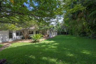 13200 SW 59th Ave in Miami, FL - Building Photo - Building Photo