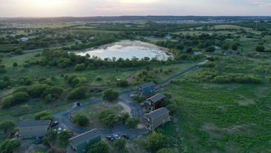 Lodges at Parker's Pond in San Marcos, TX - Foto de edificio - Building Photo