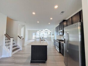 1005 Opal St, Unit 105 in Suffolk, VA - Foto de edificio - Building Photo