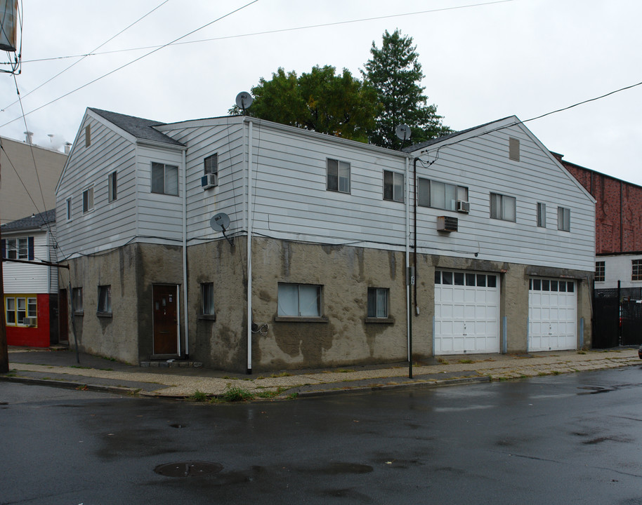 9 Bent Ave in Port Chester, NY - Foto de edificio