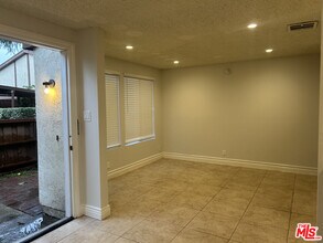 14501 Tupper St in Los Angeles, CA - Building Photo - Building Photo