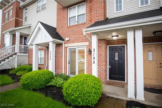 2198 Noble Rd in Cleveland Heights, OH - Building Photo - Building Photo