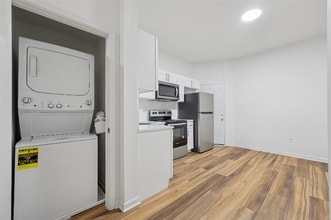 5628 W Girard Ave in Philadelphia, PA - Building Photo - Building Photo