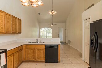 6340 W Oak Park Blvd in Homosassa, FL - Building Photo - Building Photo