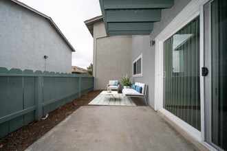 305 W San Marcos Blvd in San Marcos, CA - Building Photo - Building Photo