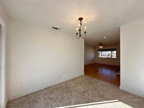 5001 Lippitt Ln in Sacramento, CA - Building Photo - Building Photo