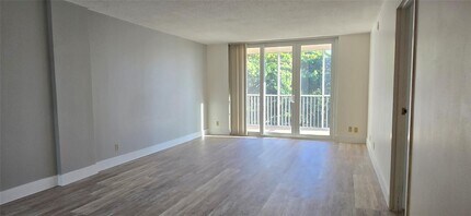 250 Jacaranda Dr, Unit 604 in Plantation, FL - Building Photo - Building Photo