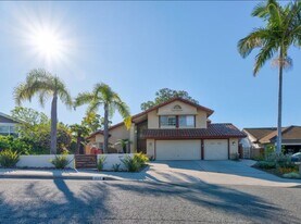 407 Village Center Dr in Encinitas, CA - Building Photo