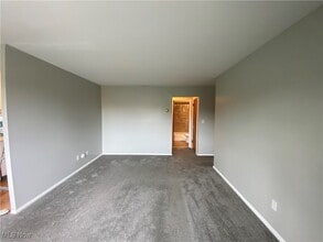 1450 Riverside Dr in Lakewood, OH - Foto de edificio - Building Photo