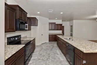 7745 E 42nd Pl in Yuma, AZ - Foto de edificio - Building Photo