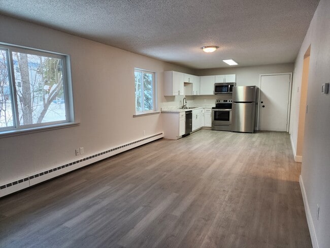 401 E 8th Ave in North Pole, AK - Building Photo - Building Photo