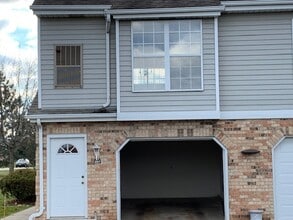 1231 N Sunnyslope Dr, Unit 202 in Mount Pleasant, WI - Building Photo - Building Photo