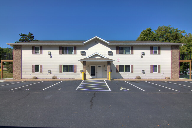 London Road Apartments in Eau Claire, WI - Building Photo - Building Photo