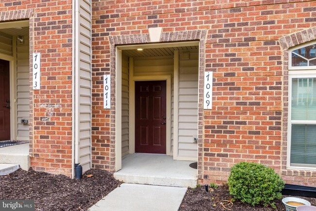 7071 Darbey Knoll Dr in Gainesville, VA - Building Photo - Building Photo
