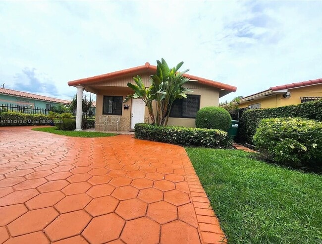 9253 SW 39th St in Miami, FL - Building Photo - Building Photo