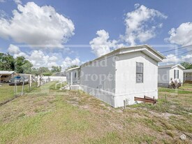 1175 Meadowlawn St in Fort Meade, FL - Building Photo