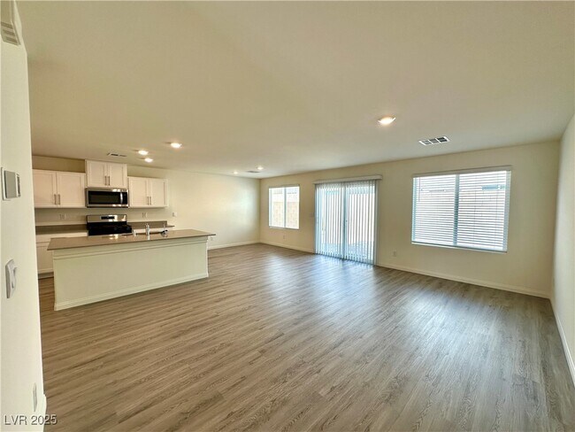 property at 798 Ruby Sedona Ave