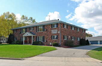 River Park Apartments in Waterford, WI - Building Photo - Building Photo