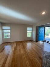 6432 Pflumm Rd in Shawnee, KS - Foto de edificio - Building Photo