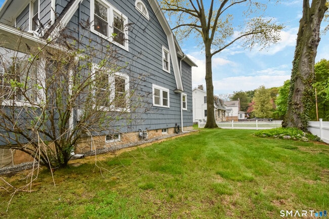 234 N Pine Creek Rd in Fairfield, CT - Building Photo - Building Photo