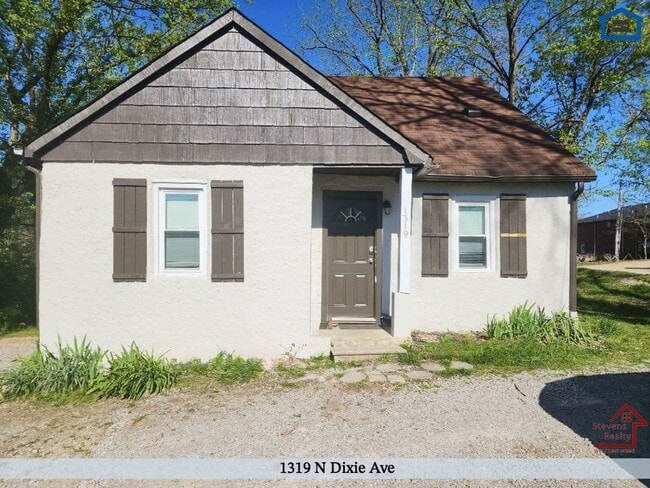 property at 1319 N Dixie Ave