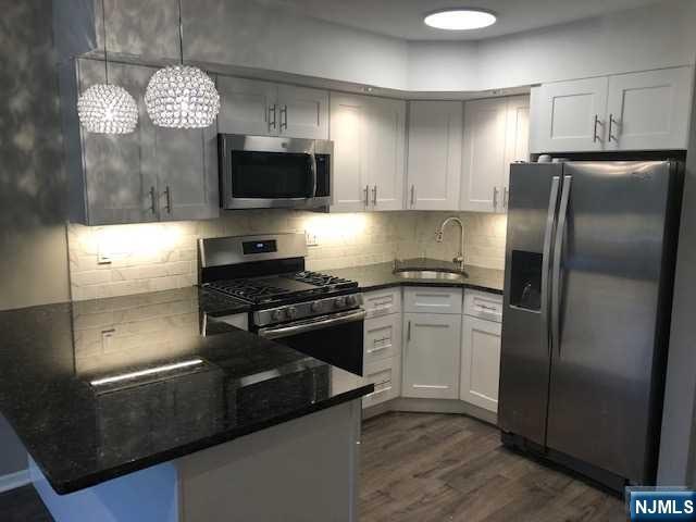 2111 Hawthorne Ln in Mahwah, NJ - Building Photo - Building Photo