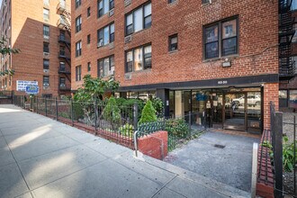 83-30 Vietor Ave in Elmhurst, NY - Foto de edificio - Building Photo
