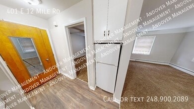 401 E Twelve Mile Rd in Royal Oak, MI - Building Photo - Building Photo