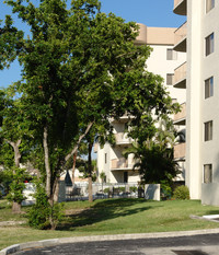 Royal Palm Towers Luxury Rental Apartments in Coral Springs, FL - Foto de edificio - Building Photo