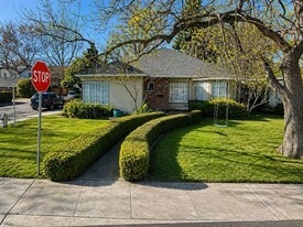 2762 Marty Way in Sacramento, CA - Building Photo