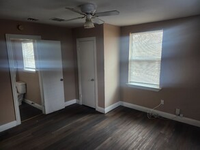 817 E Houston St in Sherman, TX - Foto de edificio - Building Photo