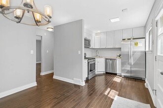 2106 Saint Johns Ave in Highland Park, IL - Building Photo - Building Photo
