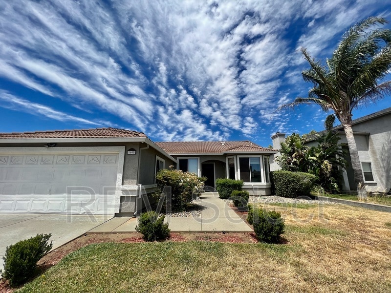 1605 Paseo Flores Dr in Suisun City, CA - Building Photo