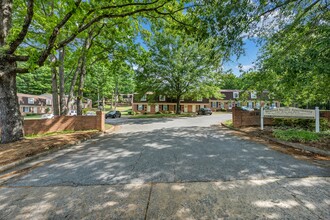 Stratford Square Apartments in Martinsville, VA - Foto de edificio - Primary Photo