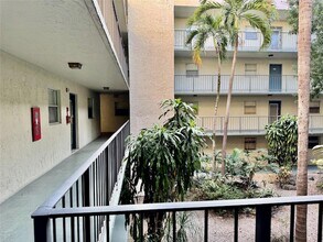 1810 N Lauderdale Ave, Unit 2210 in North Lauderdale, FL - Building Photo - Building Photo