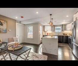 18 Rush St, Unit 2A in Somerville, MA - Foto de edificio - Building Photo