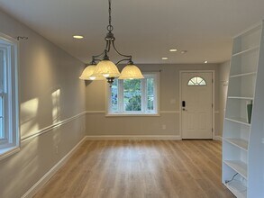 221 Fox Hollow Dr in Hudson, NH - Building Photo - Building Photo