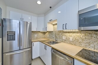 1001 Massachusetts Ave, Unit 2c in Cambridge, MA - Building Photo - Building Photo