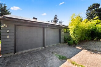 8206 SW Terwilliger Blvd in Portland, OR - Building Photo - Building Photo