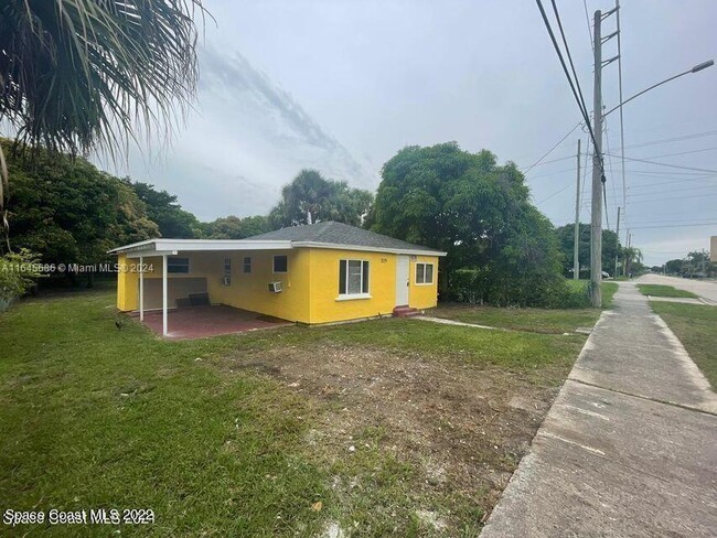 519 N 18th St in Fort Pierce, FL - Building Photo - Building Photo