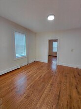 8 Center St in Kingston, NY - Building Photo - Building Photo