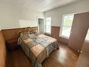 2482 Bangs St in Marinette, WI - Building Photo - Building Photo