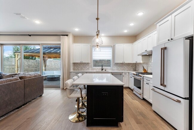 property at 2612 Zemmer Ln