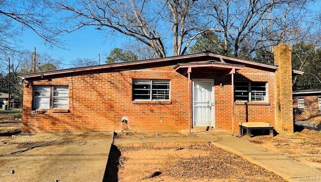 property at 1653 N Yarbrough Ct