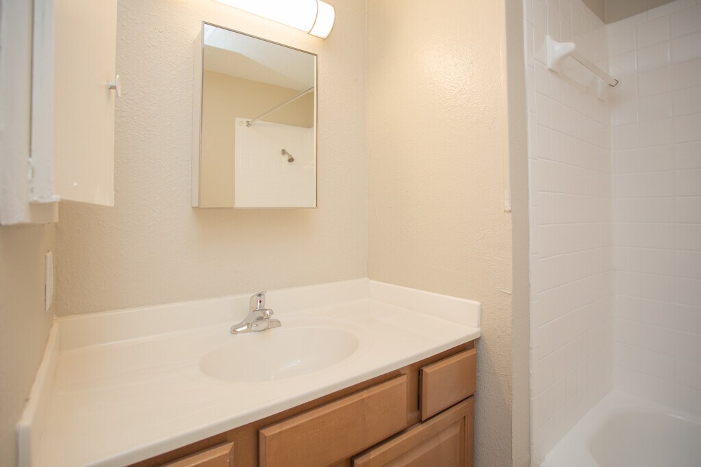 The Paddock on Park Row Apartment Homes Arlington, TX Apartments