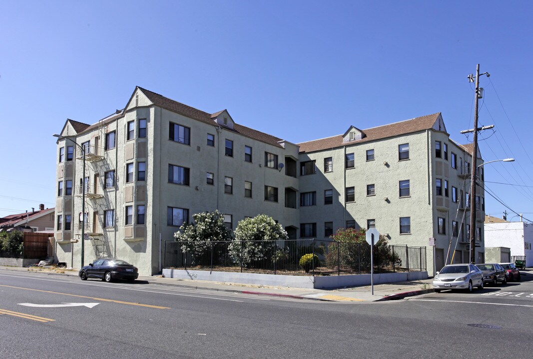 Avenal Avenue Apartments in Oakland, CA - Building Photo