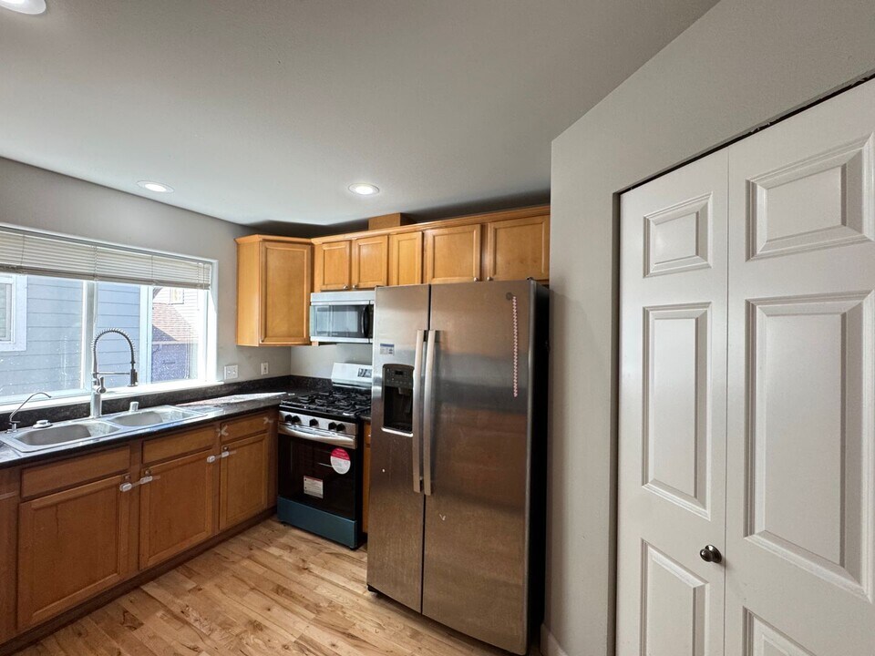 150 W Florentia St in Seattle, WA - Building Photo