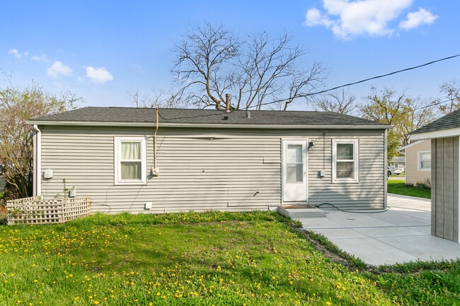 215 E Maxon Ln in Streamwood, IL - Building Photo - Building Photo