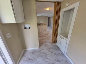 675 Tallow St in Onalaska, TX - Foto de edificio - Building Photo